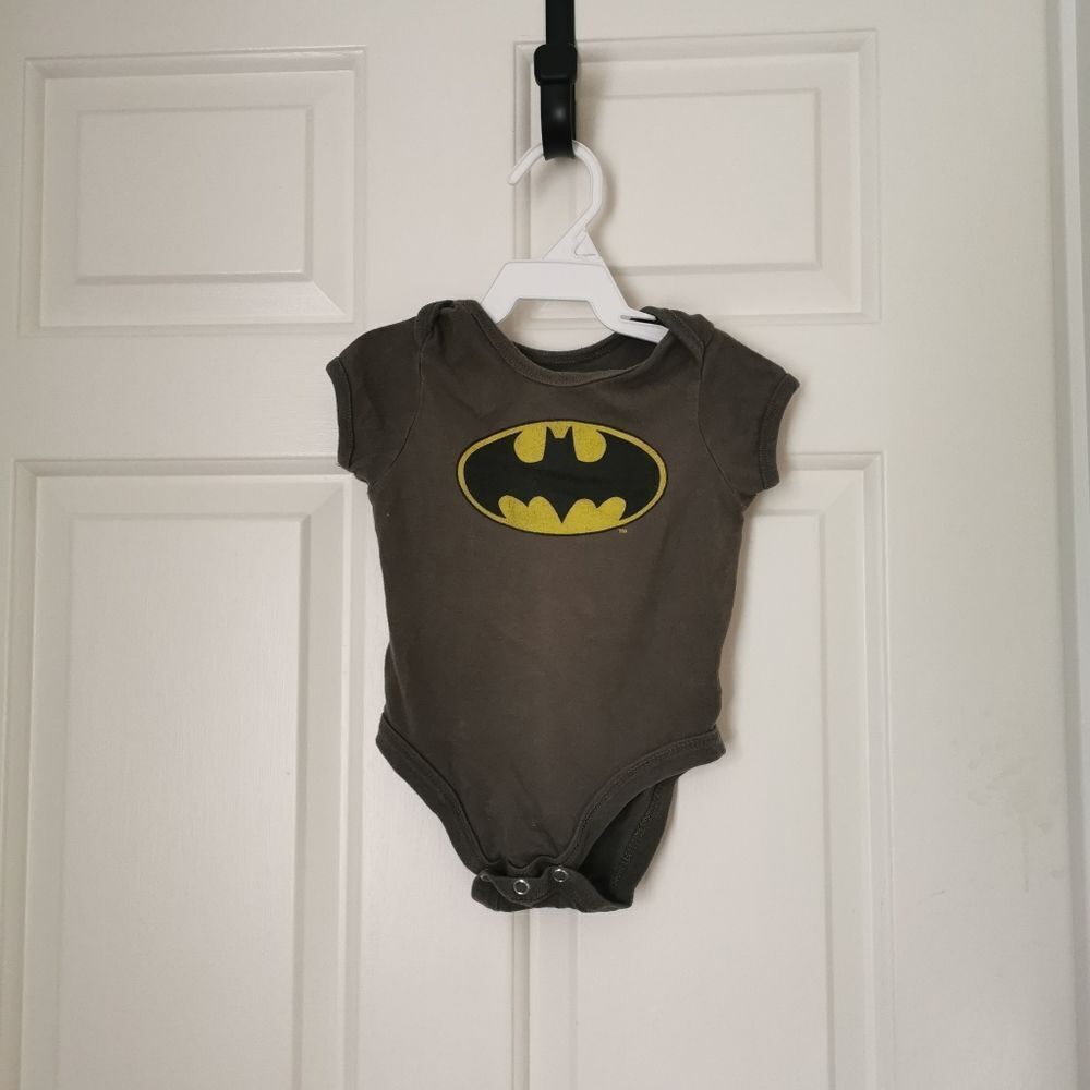 5/$10 Old Navy Collectibles batman onesie 3-6 m